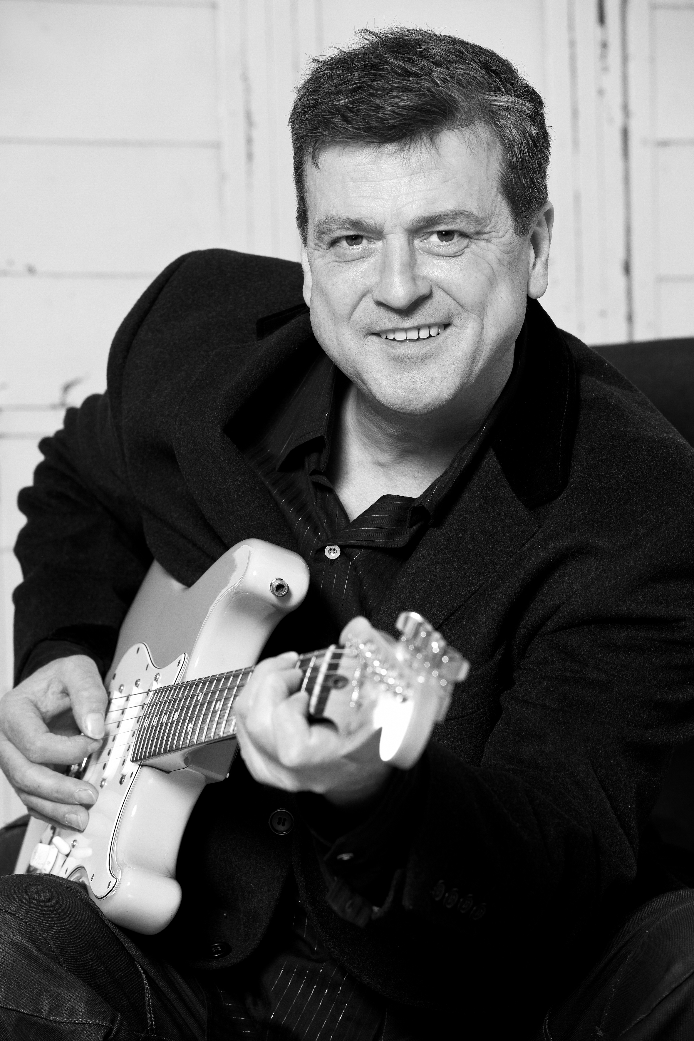 Les McKeown playing guitar.