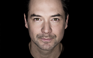 close up of Michael Kaeshammer's face