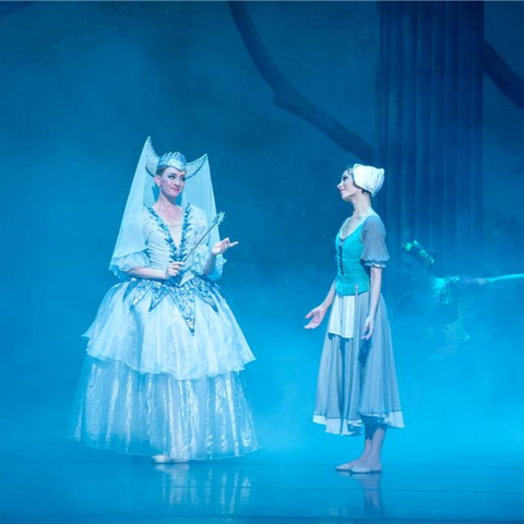 two dancers with light blue and dressed with elaborate dress
