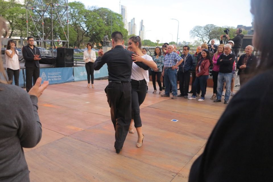 Two people dancing the Tango.