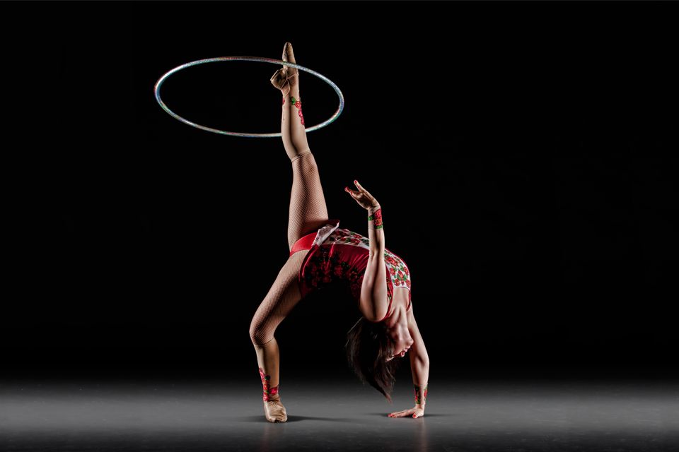 Cirque de la Symphonie - POPS3 Cirque performer