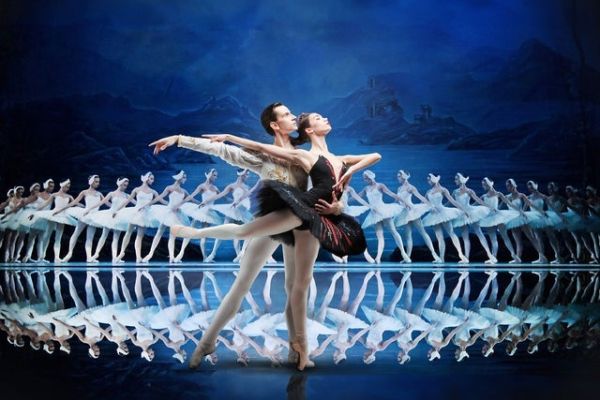 A man and woman who are ballet dancers performing The Nutcracker