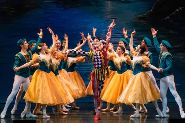 ballet dancers in yellow 