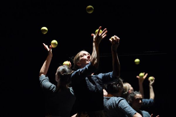 Gandini Juggling performs Sigma